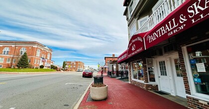 40 W Broadway in Derry, NH - Building Photo - Building Photo