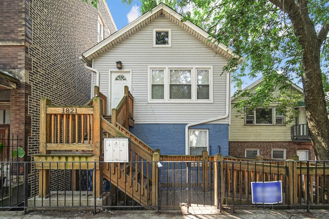 property at 1821 W Cullerton St