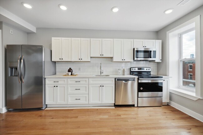 2827 W Girard Ave in Philadelphia, PA - Building Photo - Building Photo