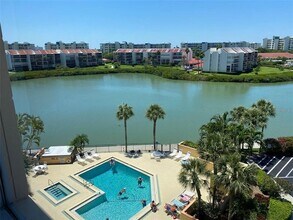 7400 Sun Island Dr S in South Pasadena, FL - Building Photo - Building Photo