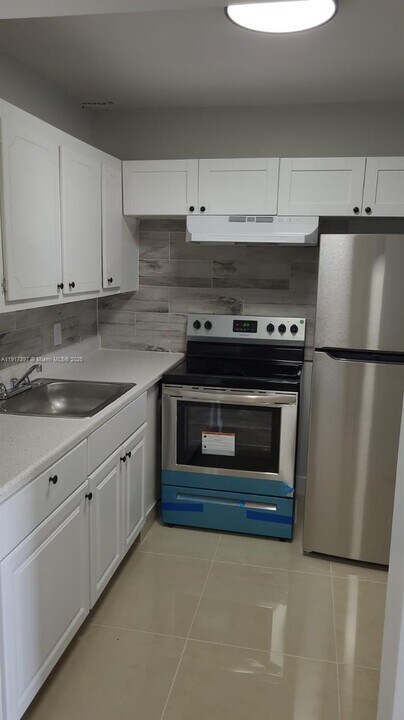 57 Cambridge C in West Palm Beach, FL - Building Photo