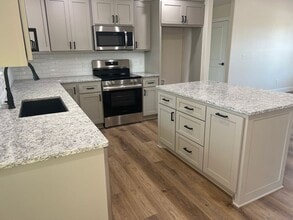 14901 N Iredelle Way in Tahlequah, OK - Building Photo - Building Photo