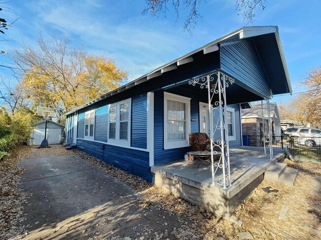 2605 Birmingham Ave in Dallas, TX - Foto de edificio - Building Photo