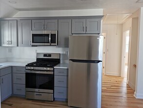 11 Willet St, Unit 11B in Quincy, MA - Foto de edificio - Building Photo