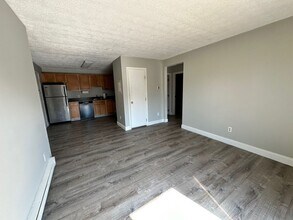 64 Dunbarton, 2E in Manchester, NH - Building Photo - Building Photo