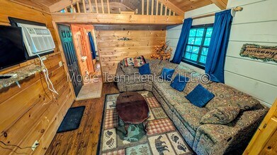 31 Cabin Row in Hendersonville, NC - Building Photo - Building Photo