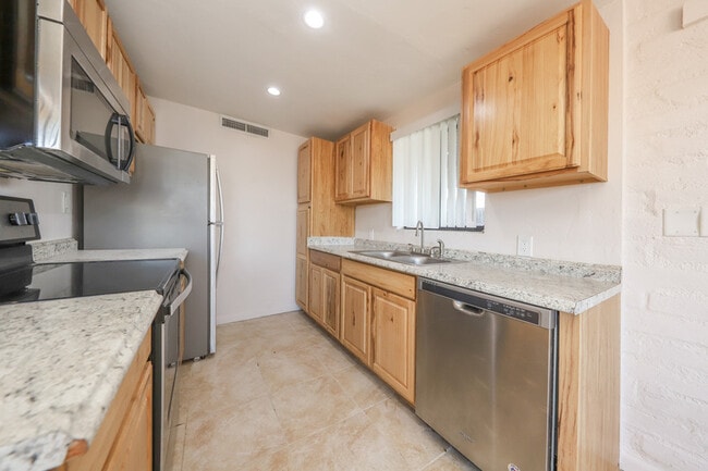 property at 3932 N Park Ave