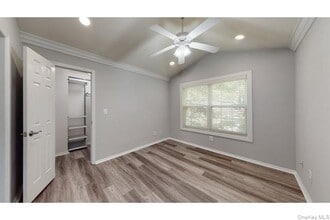 128 Overlook Dr in Farmingville, NY - Building Photo - Building Photo