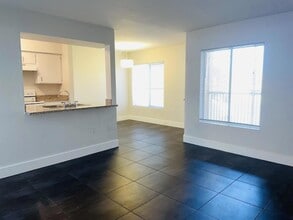 2405 NW 33rd St, Unit 1208 in Oakland Park, FL - Foto de edificio - Building Photo