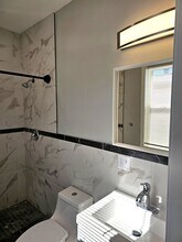 33-35 Rowe Ave in Hartford, CT - Foto de edificio - Building Photo