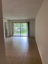 3001 58th Ave S, Unit 1106 in St. Petersburg, FL - Building Photo