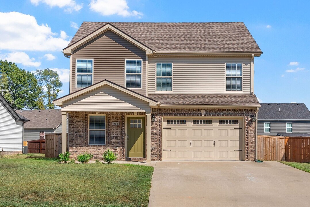 902 Lutz Ln in Clarksville, TN - Building Photo
