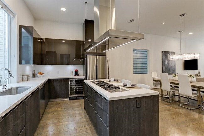 property at 5905 E Post Oak Ln