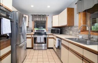 621 Roberts Roost Rd in Fairbanks, AK - Building Photo - Building Photo
