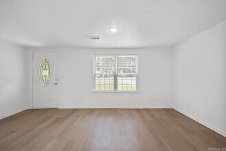 309 E Valentine Rd in Jacksonville, AR - Building Photo - Building Photo