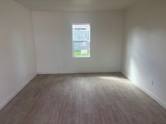 1305-1305 1/2 Washington Ave in Bakersfield, CA - Building Photo - Building Photo