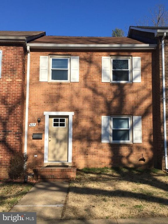 427 Ridgemore St in Fredericksburg, VA - Building Photo