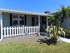 5626 Swan Lake Dr in Port Orange, FL - Building Photo - Building Photo