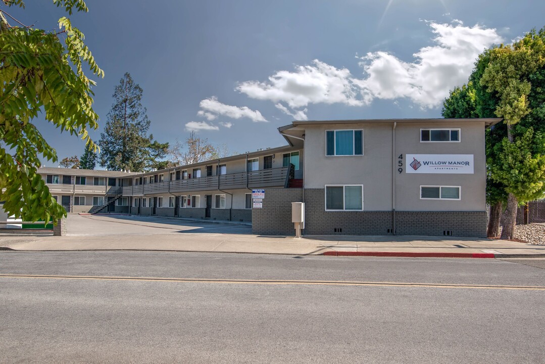 Willow Manor Apartments in San Jose, CA - Building Photo