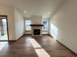 8984 W Cultivator Ave in Rathdrum, ID - Building Photo - Building Photo