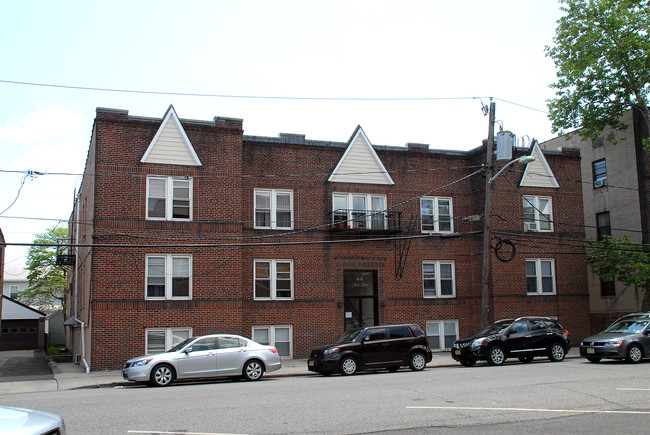 44 Beech St in North Arlington, NJ - Foto de edificio - Building Photo