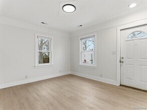 335 E Elza Ave in Hazel Park, MI - Building Photo - Building Photo