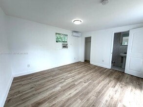 1060 NW 116th St in Miami, FL - Building Photo - Building Photo