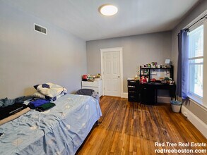 229 Chestnut Hill Ave, Unit 1 in Boston, MA - Foto de edificio - Building Photo