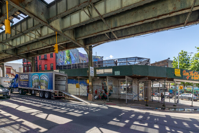 1360 Myrtle Ave in Brooklyn, NY - Building Photo - Building Photo