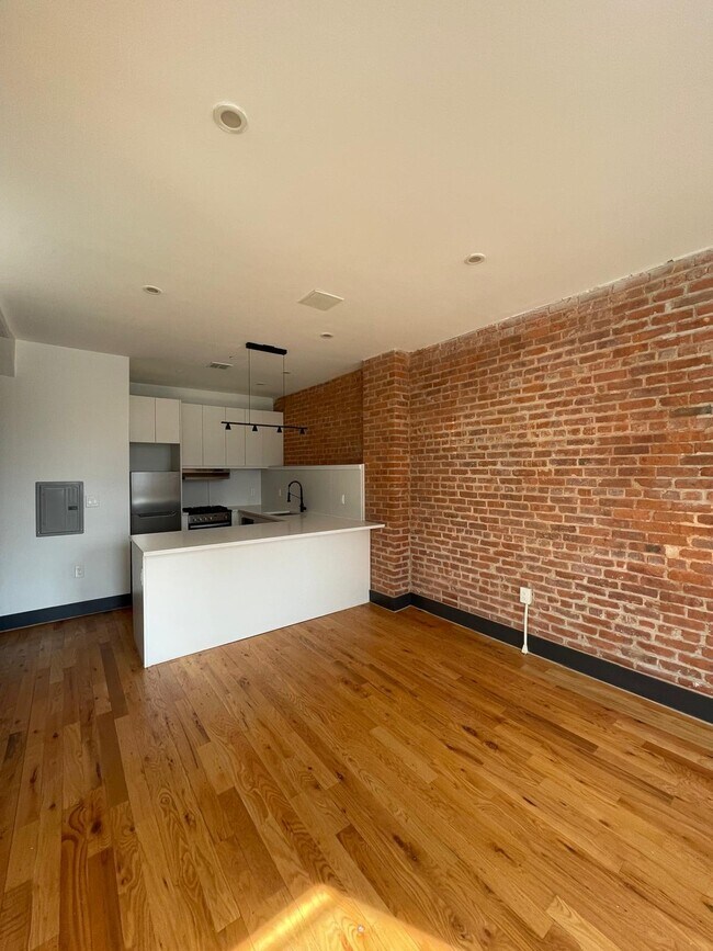 568 Communipaw Ave, Unit 202 in Jersey City, NJ - Building Photo - Building Photo