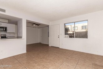 4428 E Wood St, Unit 352 in Phoenix, AZ - Building Photo - Building Photo