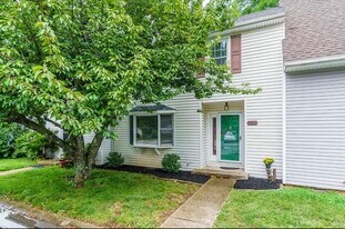 1151 Horsemans Ln in Lexington, KY - Building Photo