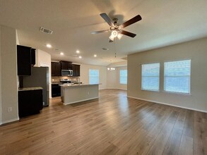 11125 Beckon Fls in Waco, TX - Building Photo - Building Photo