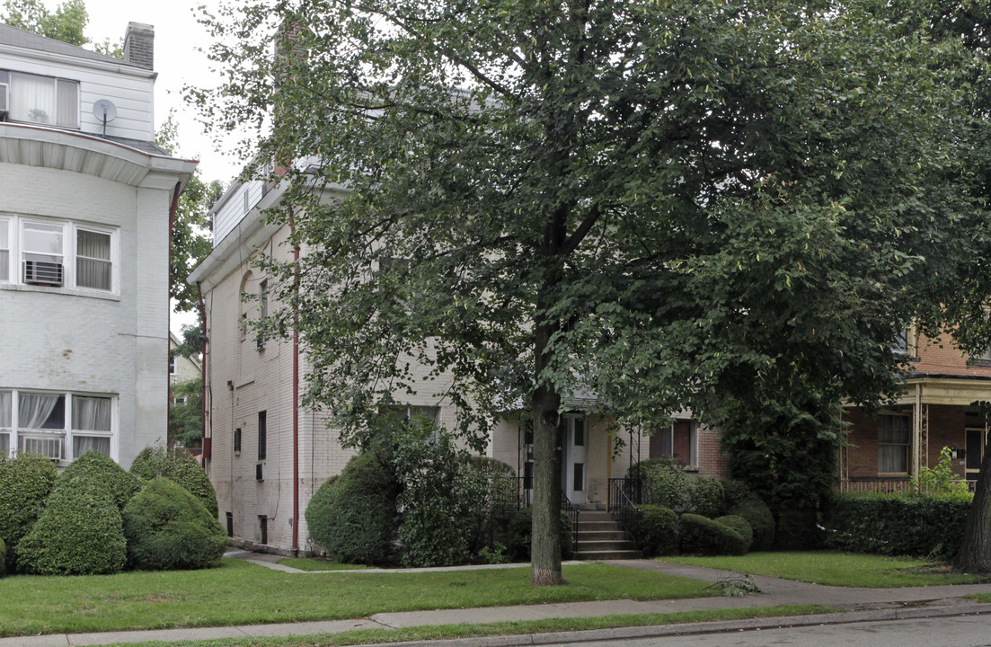 5511 Stanton Ave in Pittsburgh, PA - Foto de edificio