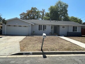 1537 Palomarcos Ave in San Marcos, CA - Building Photo - Building Photo