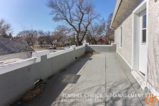 Pet Friendly Top Floor Apartment Near Down in Lethbridge, AB - Building Photo - Building Photo