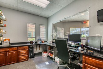 550 S Mesa Hills Dr in El Paso, TX - Building Photo - Building Photo