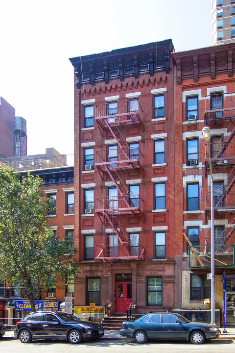 208 E 87th St in New York, NY - Building Photo