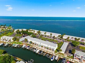 4751 Coquina Key Dr SE in St. Petersburg, FL - Building Photo