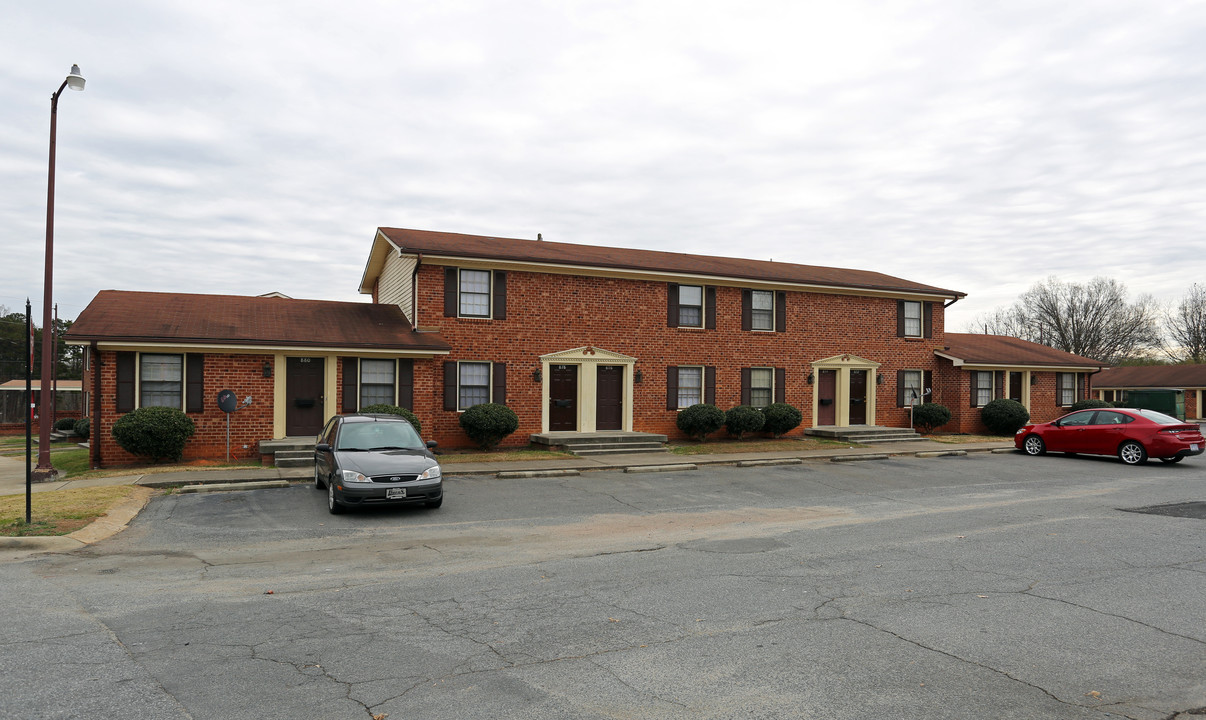 Oakwood Villa Apartments in Kannapolis, NC - Building Photo