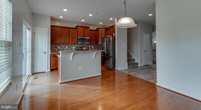 11723 Palm Desert Pl in Waldorf, MD - Foto de edificio - Building Photo