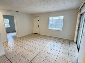 3249 Bloomingdale Villas Ct in Brandon, FL - Building Photo - Building Photo