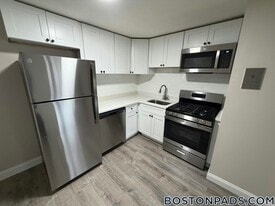 71 Bernier St in Lowell, MA - Building Photo