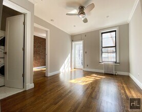 East 18th Street in New York, NY - Foto de edificio - Building Photo