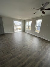 W218N16014 Tiger Lily Dr in Jackson, WI - Building Photo - Building Photo