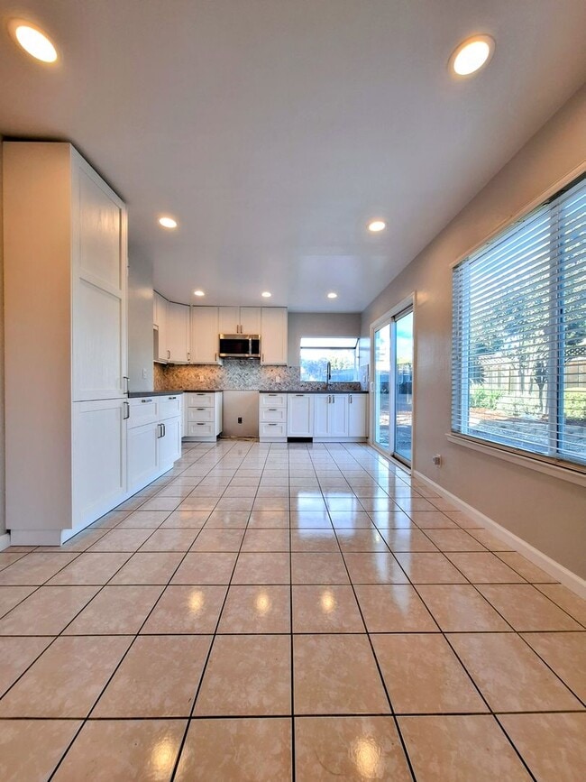 1633 Swangate Way in San Jose, CA - Building Photo - Building Photo