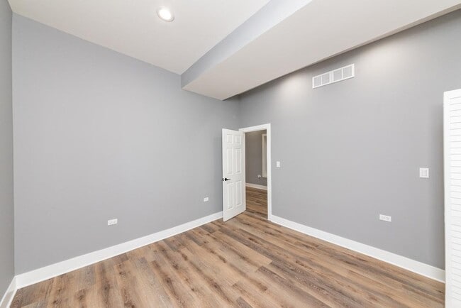 2713 W Gladys Ave in Chicago, IL - Building Photo - Building Photo
