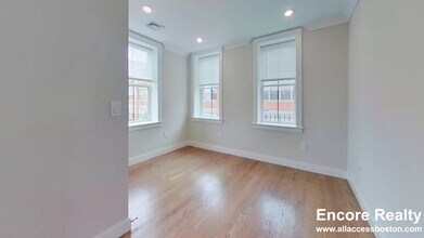 32 Orkney Rd, Unit 3 in Boston, MA - Building Photo - Building Photo