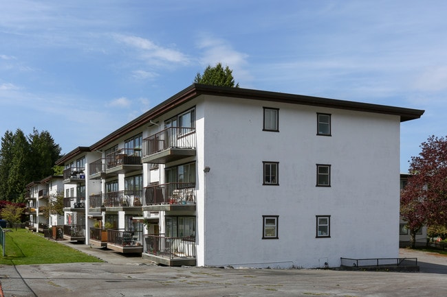 Inlet View Apartments in Burnaby, BC - Building Photo - Building Photo