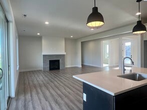 4198 Lolo Wy in Richland, WA - Building Photo - Building Photo